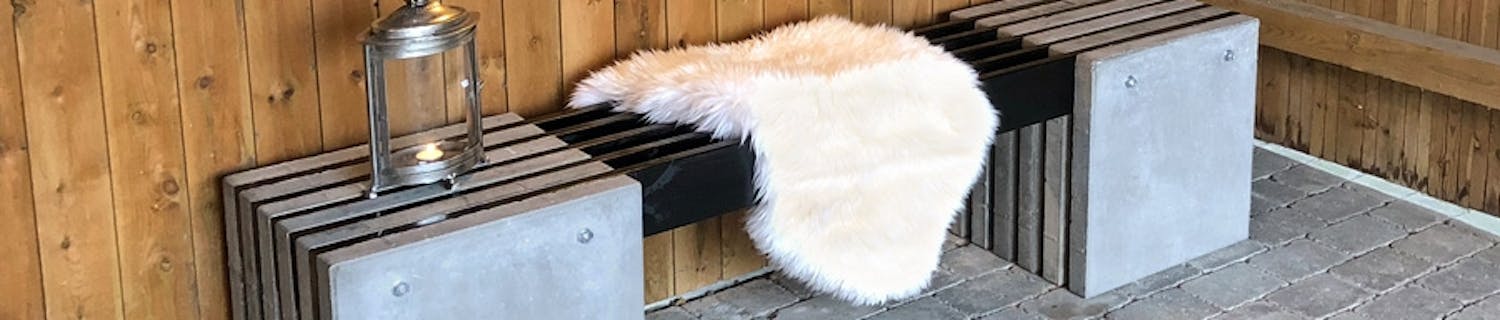 Bænk af fliser og brædder Bænk af fliser og brædder